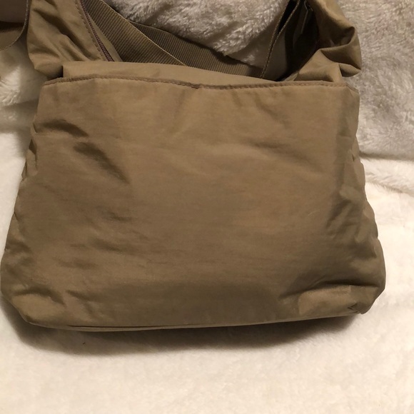 Baggallini Tote bag with pockets tan adjustable strap - Picture 4 of 9